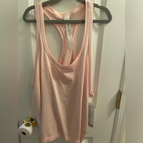 Lululemon Swiftly Tech Racerback Tank Top 2.0 *Race Length Strawberry Milkshake - Picture 4 of 7